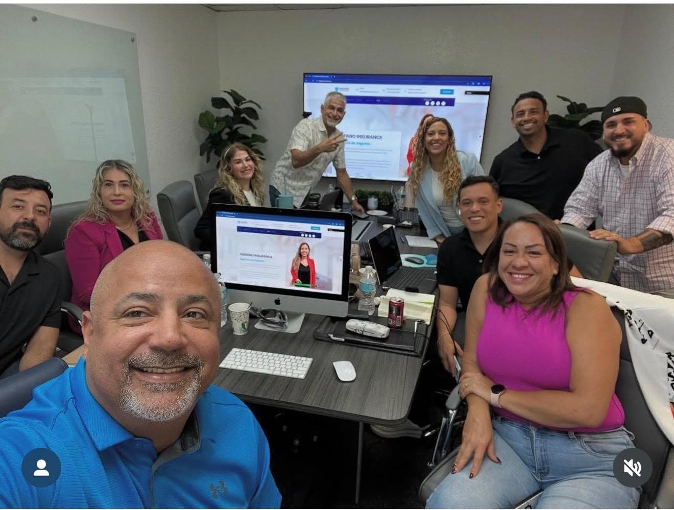 Equipo NBG Latino en sesión de formación